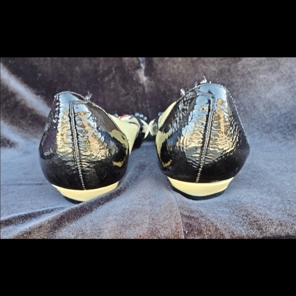 Poetic License London Open Toed Retro Design Leather Flowered Flats. - Picture 5 of 16